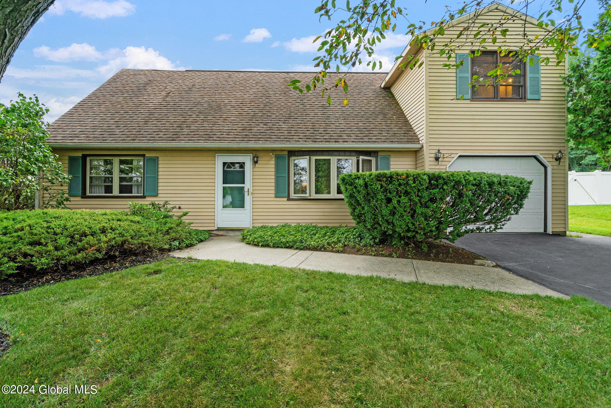 69 Meadowbrook Road Colonie, NY 12189 - Photo 1 of 39 3-web-or-mls-69-meadowbrook-rd