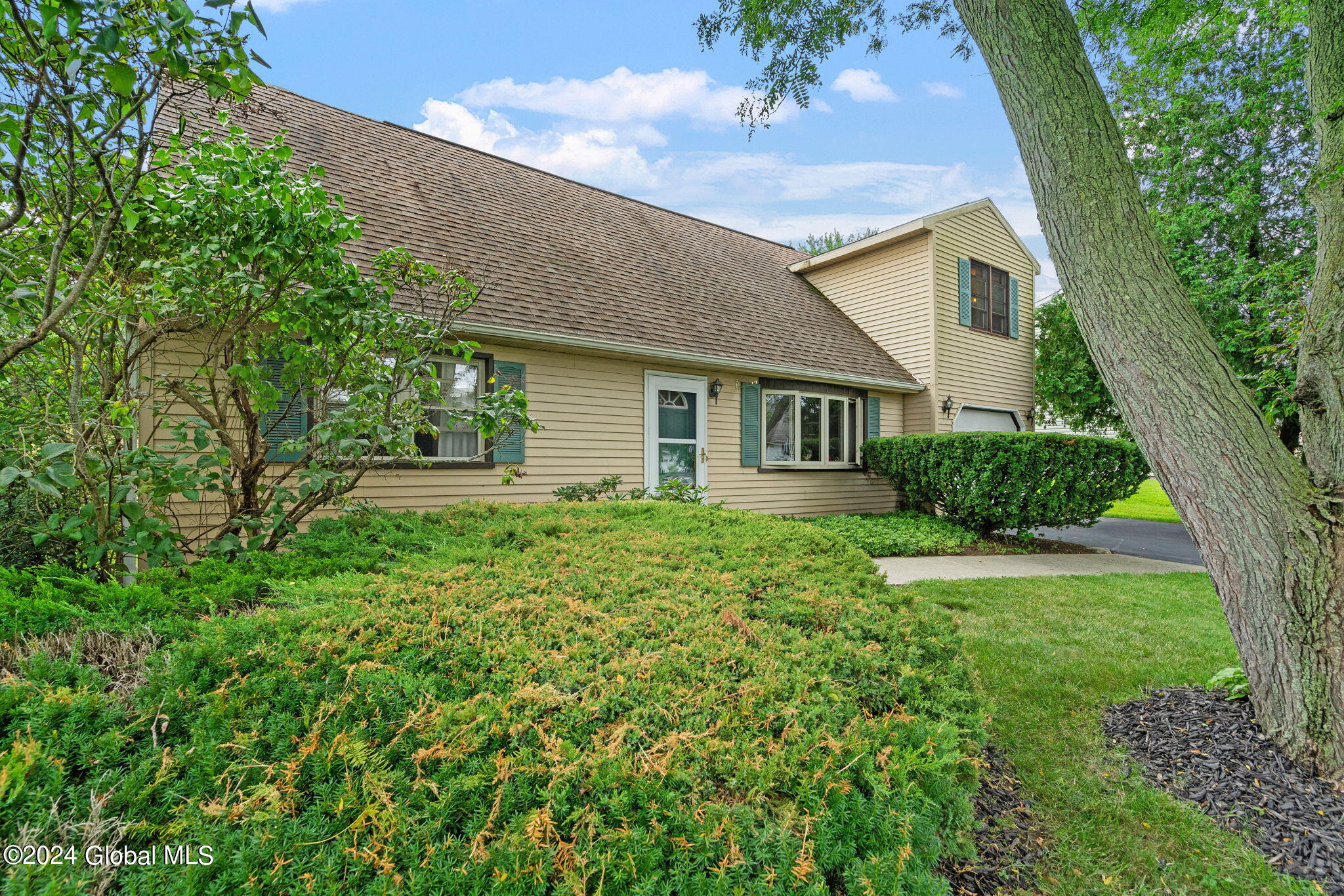 69 Meadowbrook Road Colonie, NY 12189 - Photo 2 of 39 4-web-or-mls-69-meadowbrook-rd