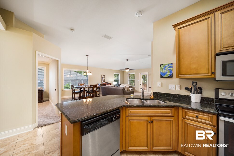 9012 Brookside Lane Daphne, AL 36526 - Photo 5 of 27 Kitchen w/breakfast bar