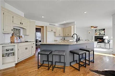 $650,000 | 11903 Noland Street, Overland Park, KS 66213