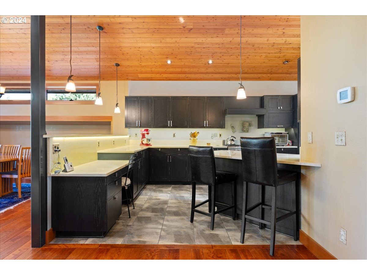 535 Middlecrest Road Lake Oswego, OR 97034 - Photo 14 of 46 Kitchen