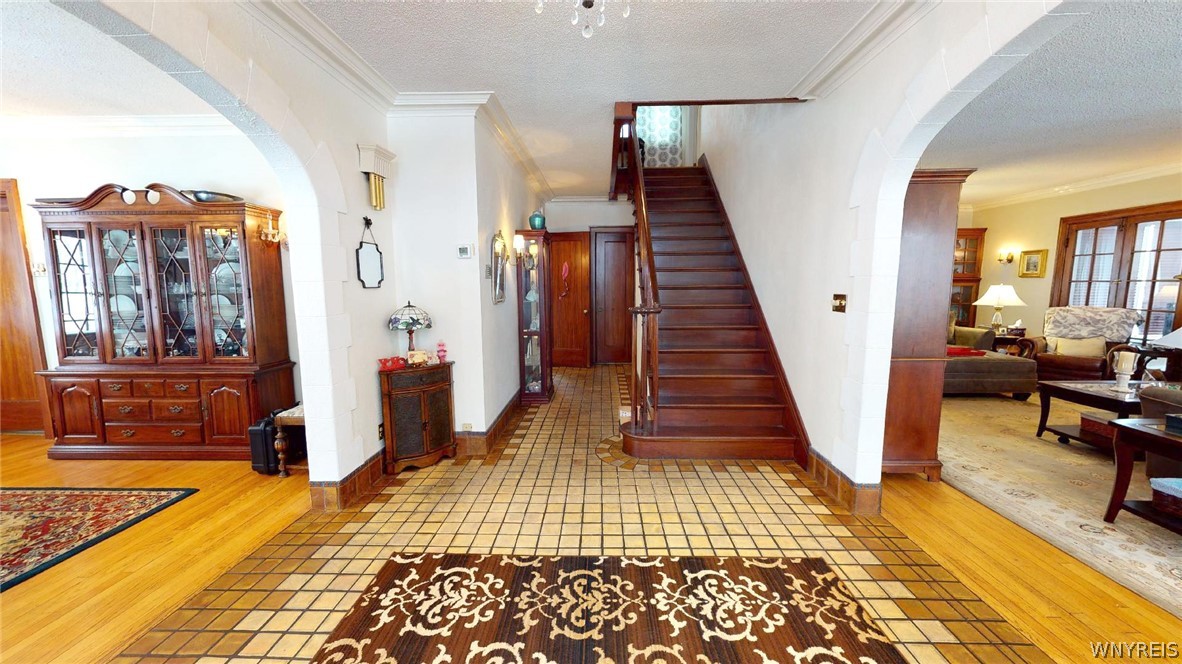 321 Lowell Road Tonawanda Town, NY 14217 - Photo 4 of 47