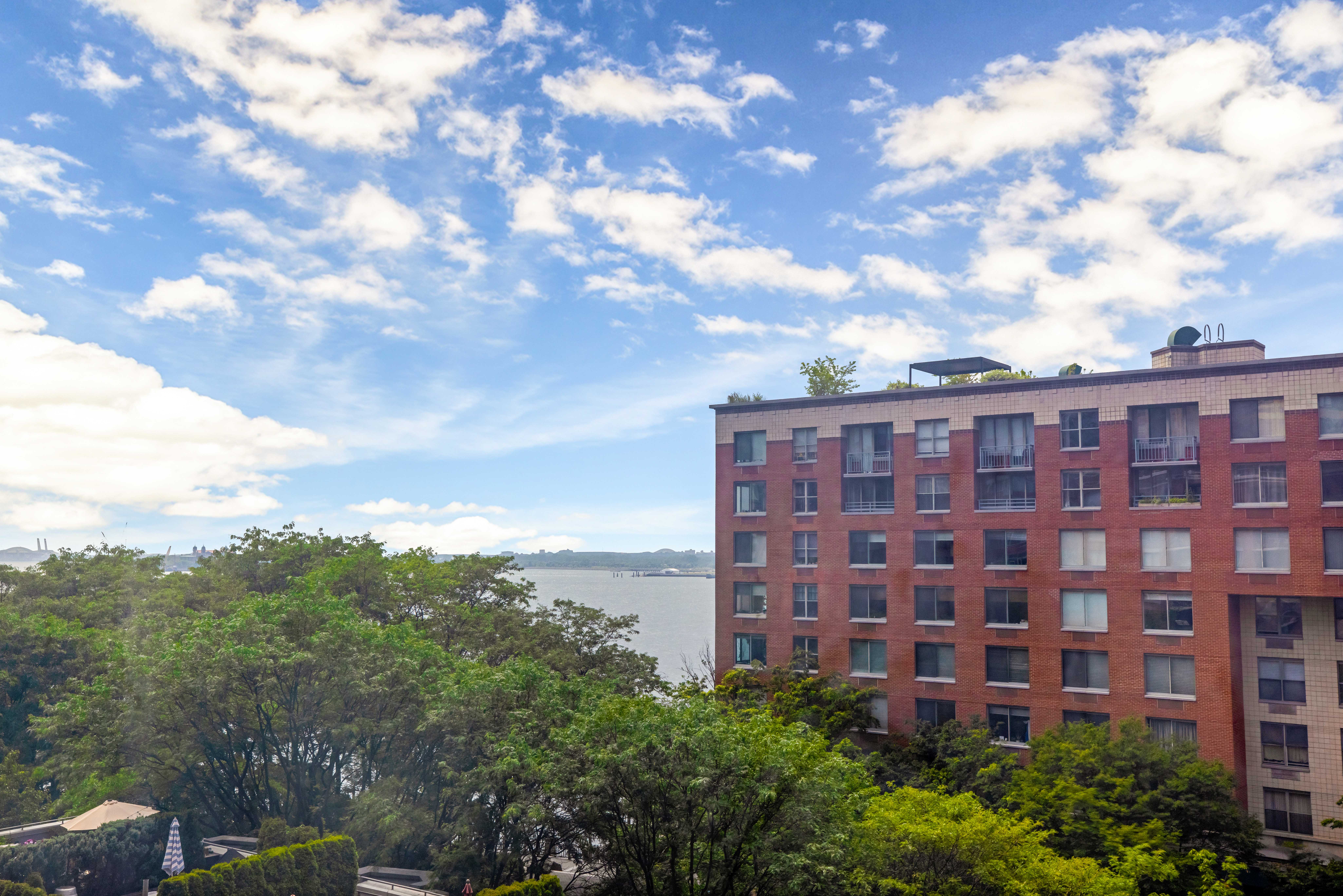 2 South End Avenue, Unit 7W Manhattan, NY 10280 - Photo 2 of 10