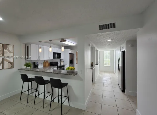 $2,450 | 310 Racquet Club Road, Unit 204, Weston, FL 33326