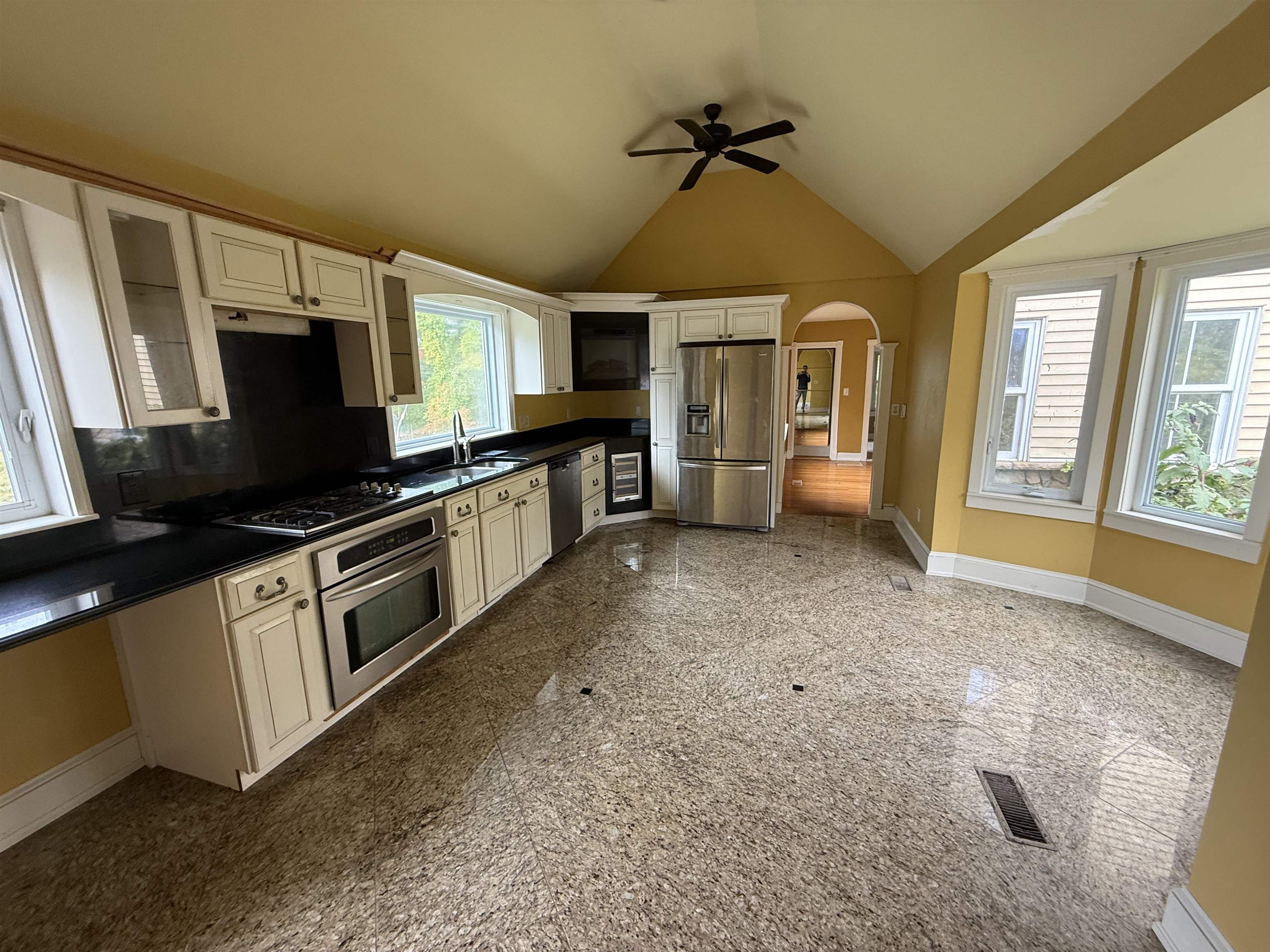 206 Chester Road Auburn, NH 03032 - Photo 5 of 27 Gallery Image 5