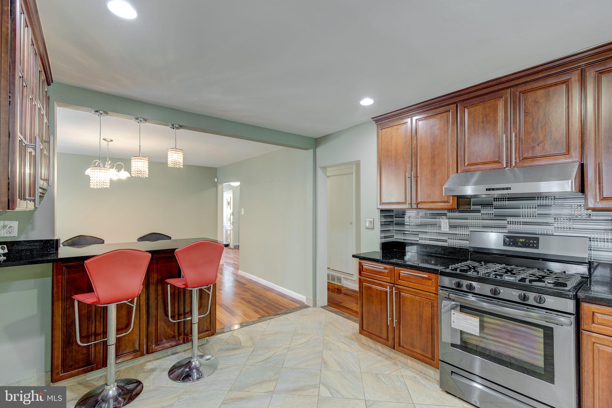 50 Parkview Road Cheltenham, PA 19012 - Photo 11 of 30 New gas stove