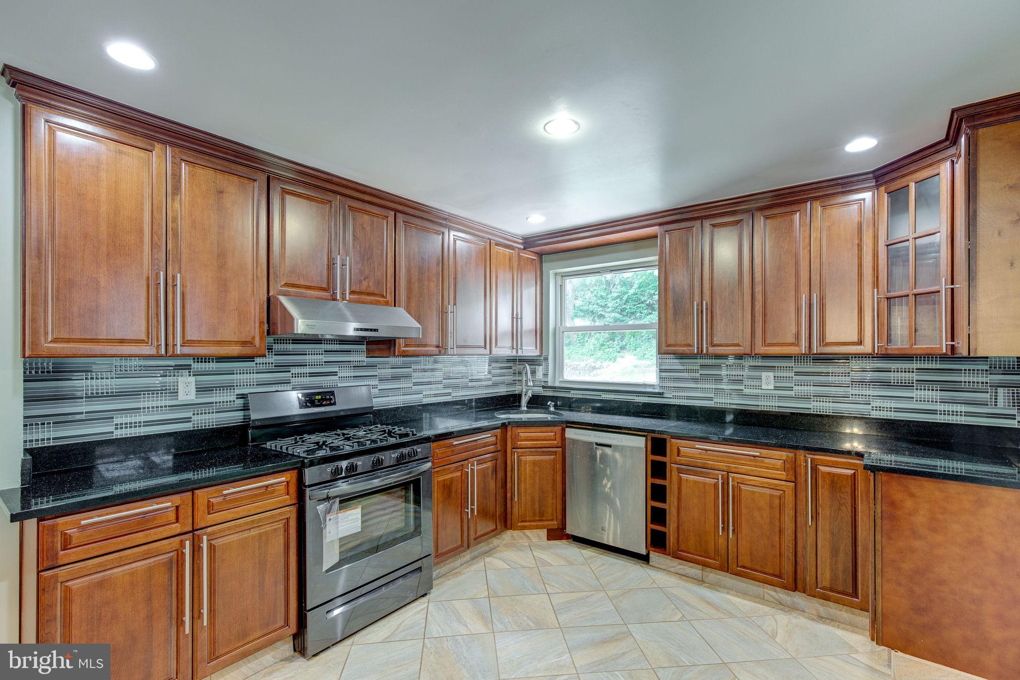 50 Parkview Road Cheltenham, PA 19012 - Photo 9 of 30 Kitchen with lots of cabinets