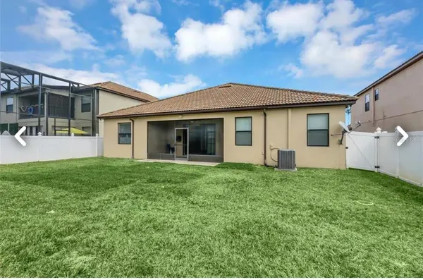 a view of a house with backyard and porch