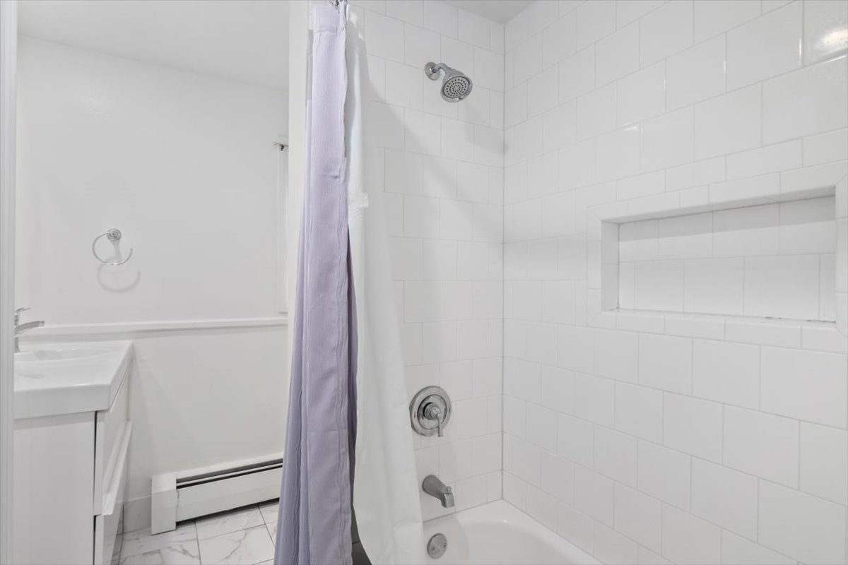 304 South High Street, Unit 3S Breckenridge, CO 80424 - Photo 10 of 20 a bathroom with a bathtub