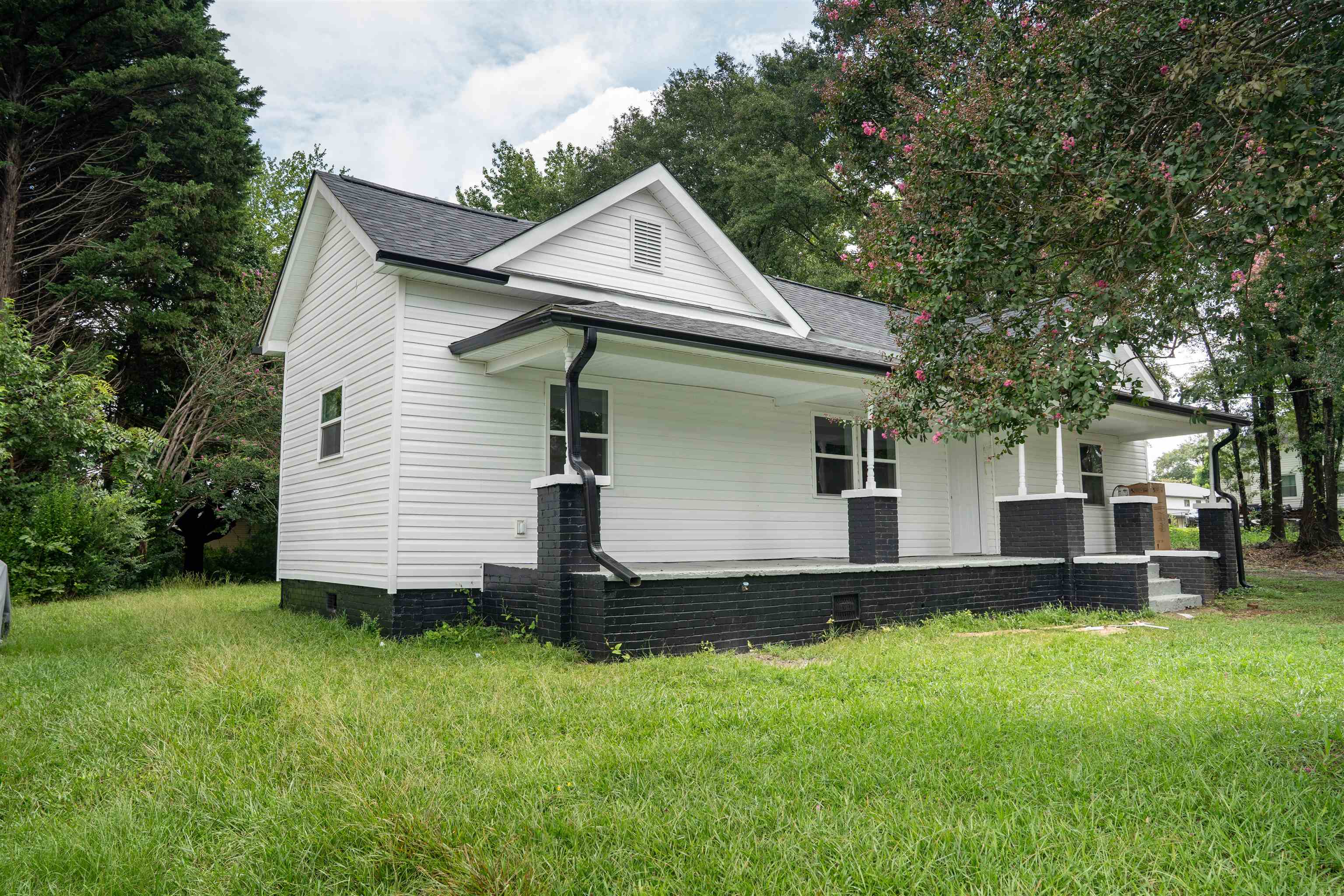 41 Gosnell Avenue Inman, SC 29349 - Photo 2 of 24