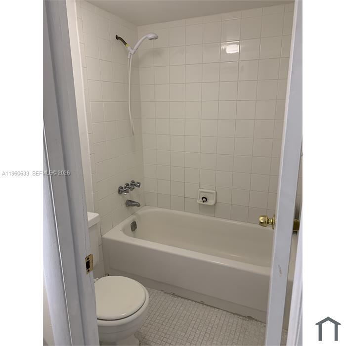 19791 Southwest 114th Avenue, Unit 331 Miami, FL 33157 - Photo 7 of 11 Master Bath