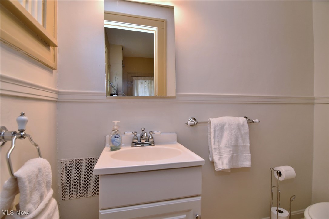 3093 Huntington Road Cleveland, OH 44120 - Photo 21 of 48