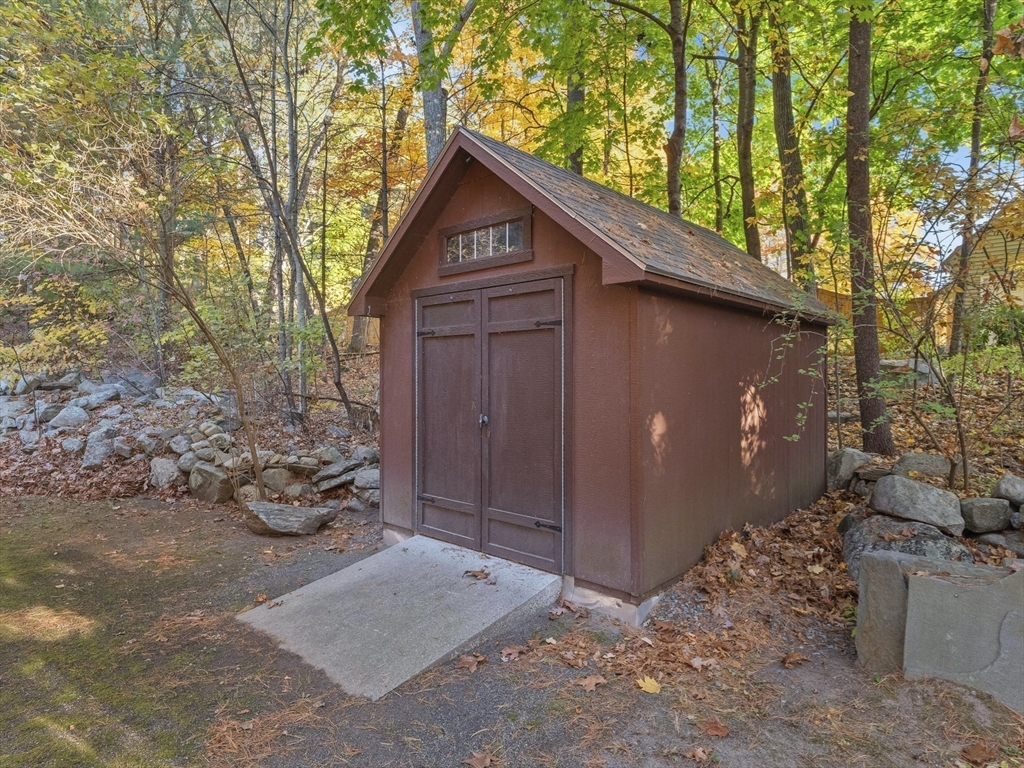 38 Mohawk Drive Acton, MA 01720 - Photo 33 of 35 a backyard of a house