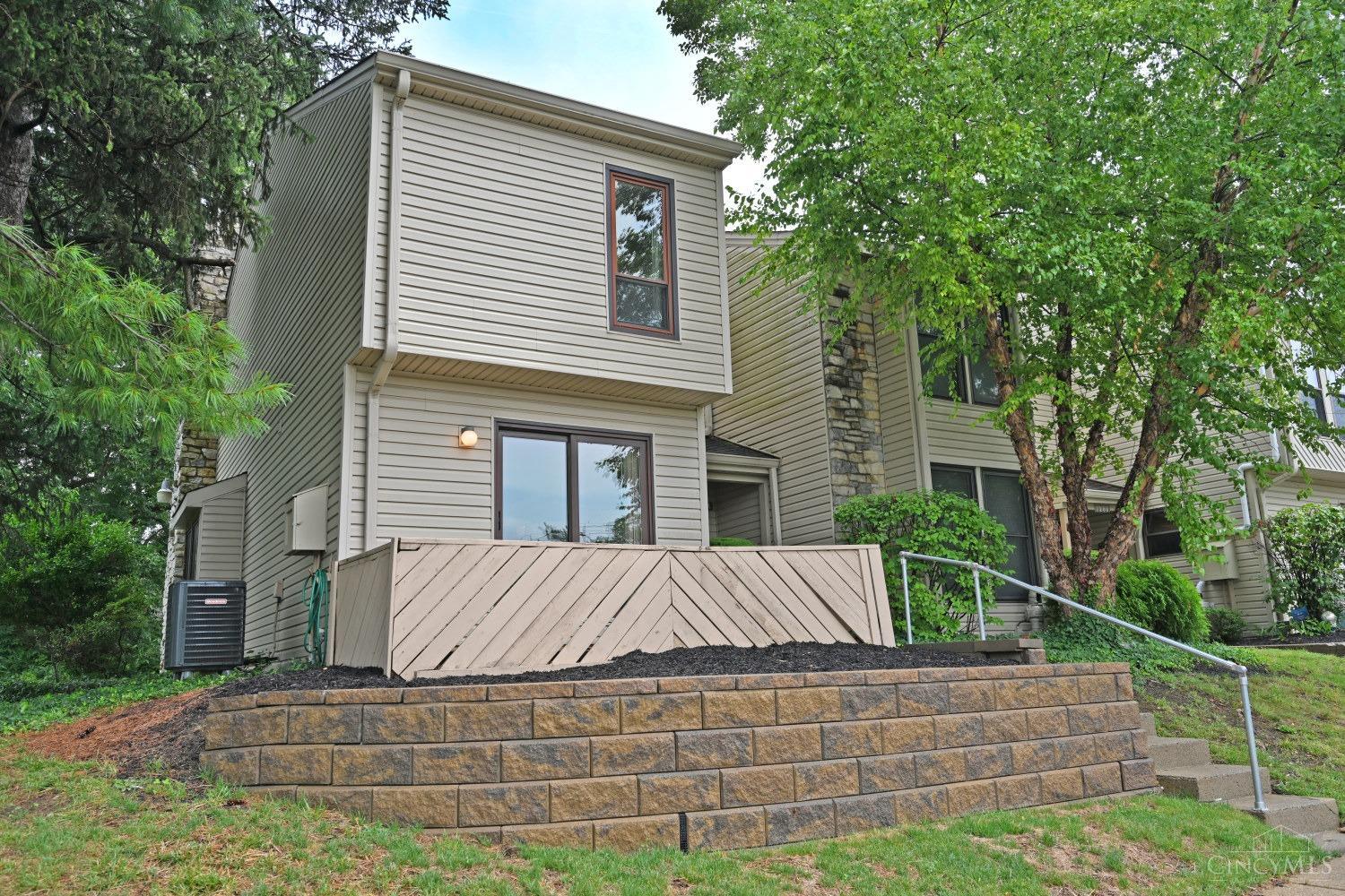 7284 East Galbraith Road Cincinnati, OH 45243 - Photo 2 of 58