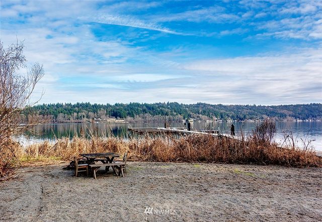 $330,000 | 4050 West Lake Sammamish Parkway Northeast, Unit 304, Redmond, WA 98052