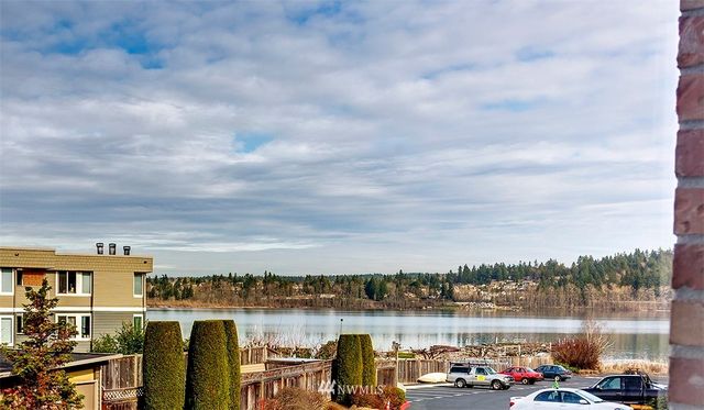 $330,000 | 4050 West Lake Sammamish Parkway Northeast, Unit 304, Redmond, WA 98052