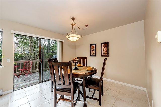$330,000 | 4050 West Lake Sammamish Parkway Northeast, Unit 304, Redmond, WA 98052