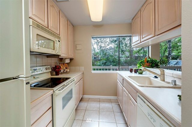 $330,000 | 4050 West Lake Sammamish Parkway Northeast, Unit 304, Redmond, WA 98052