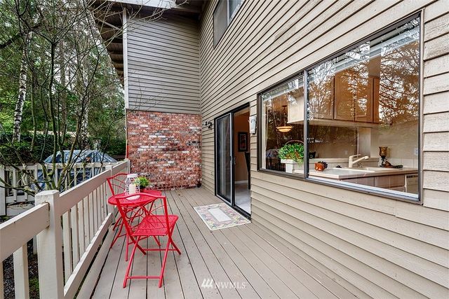 $330,000 | 4050 West Lake Sammamish Parkway Northeast, Unit 304, Redmond, WA 98052