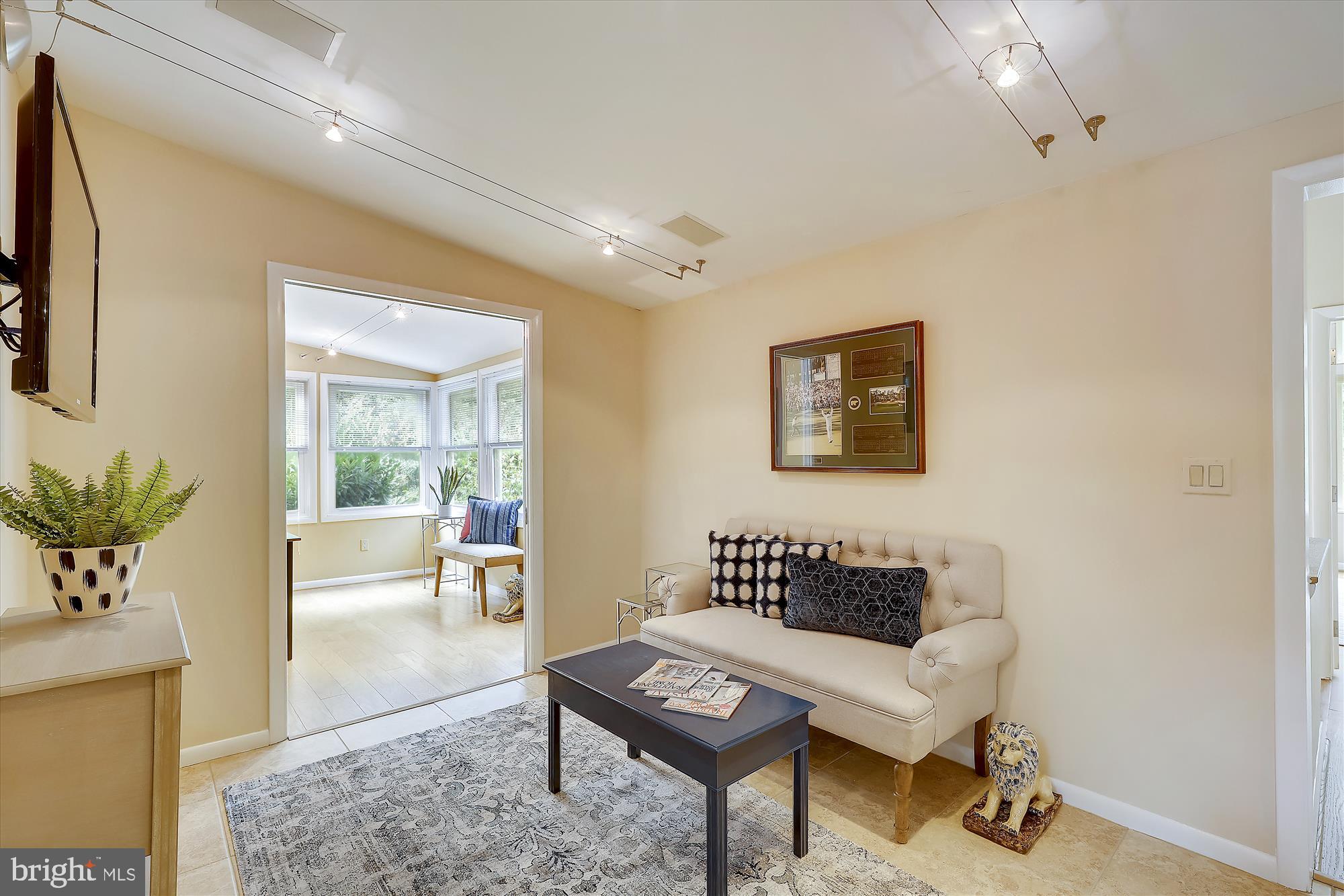 408 S Road Baltimore, MD 21208 - Photo 16 of 38 Family Room