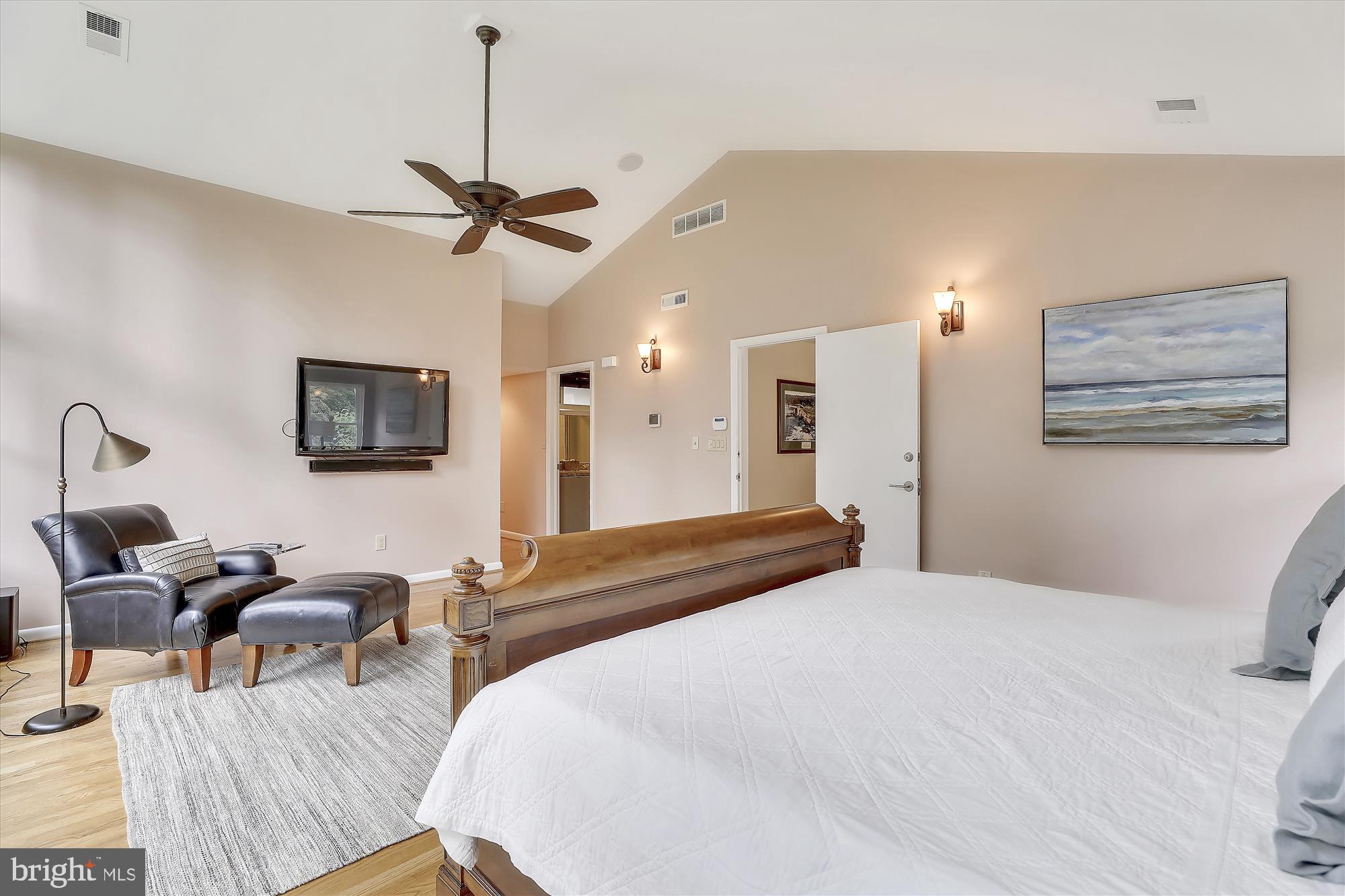 408 S Road Baltimore, MD 21208 - Photo 21 of 38 Awesome first floor Master Suite