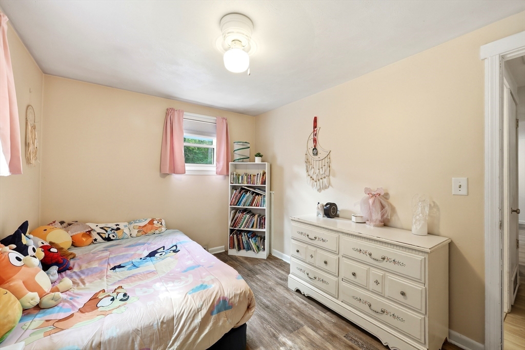 346 Newhouse Street Springfield, MA 01118 - Photo 18 of 27
