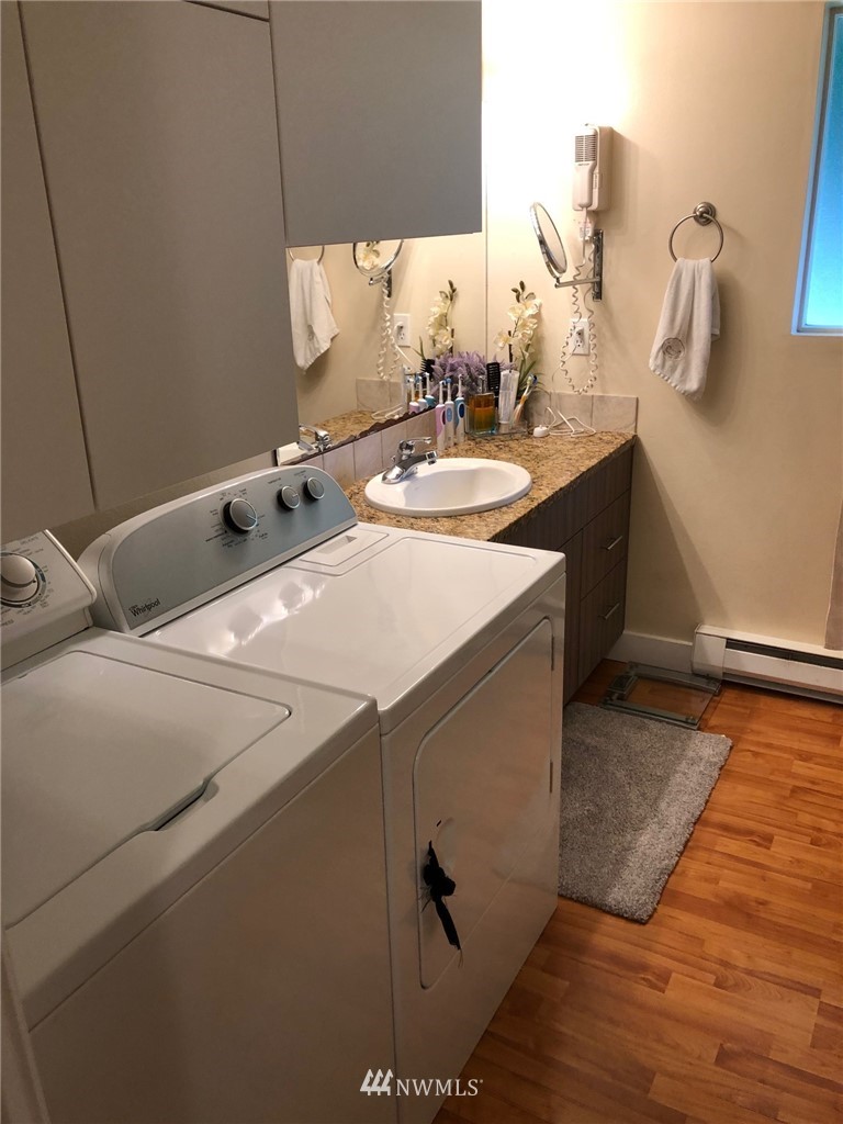 11824 Alexander Road Everett, WA 98204 - Photo 5 of 14 a bathroom with a sink and a mirror