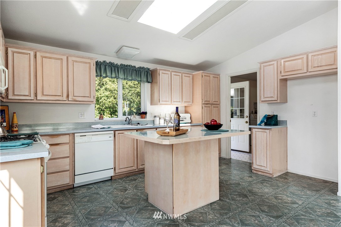 2776 Taylor Road Oak Harbor, WA 98277 - Photo 8 of 25 Gallery Image 8