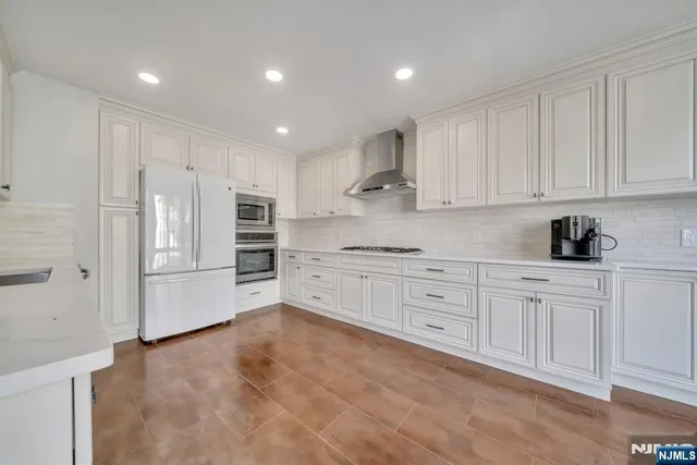 $1,375,000 | 55 Victoria Place West, Fort Lee, NJ 07024