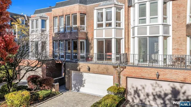 $1,375,000 | 55 Victoria Place West, Fort Lee, NJ 07024