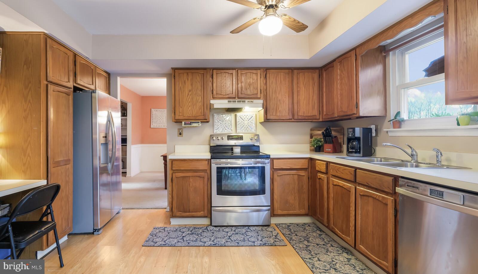 41 Barren Road Media, PA 19063 - Photo 14 of 35 Kitchen w/Ample Cabinet Space