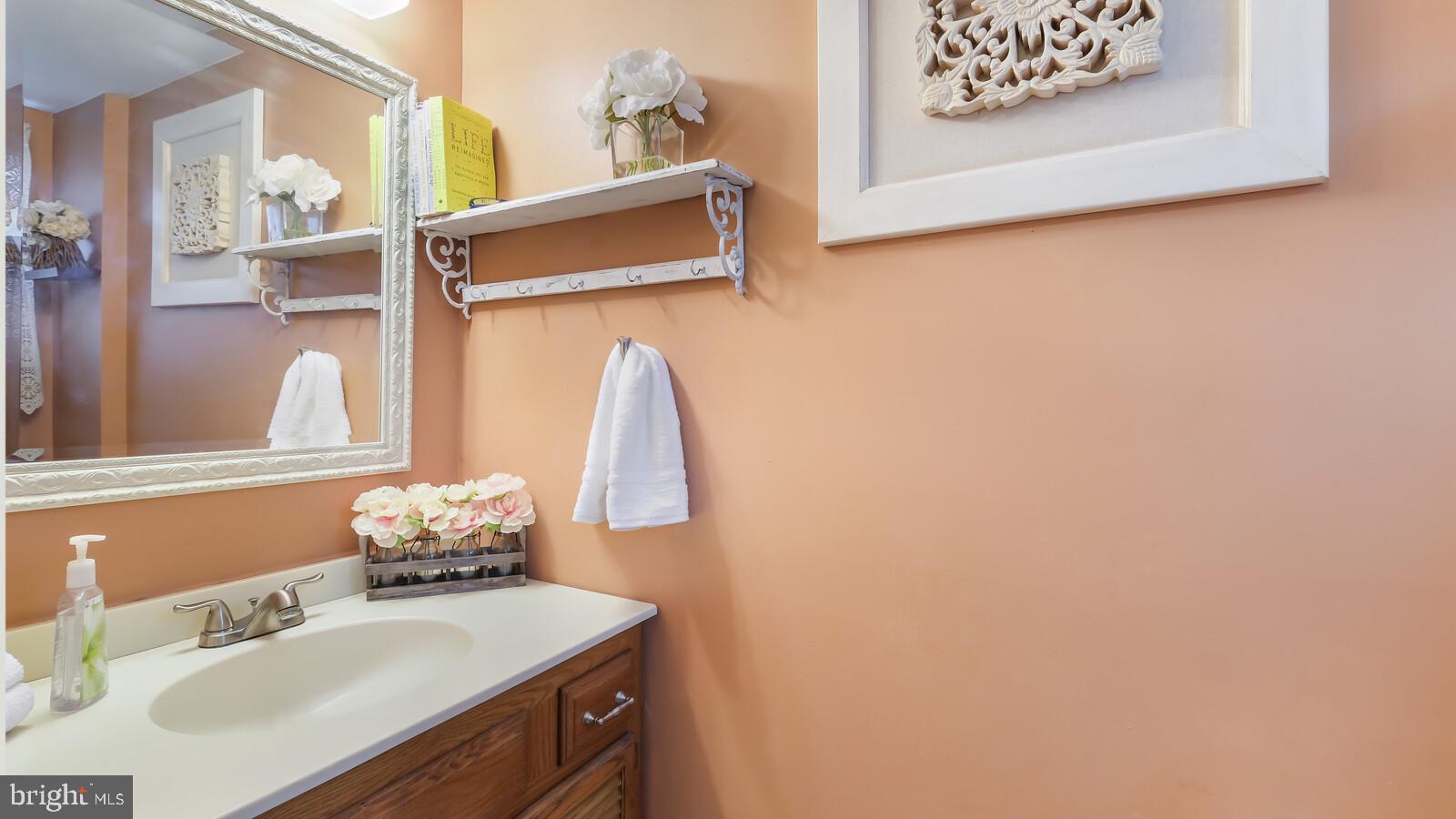 41 Barren Road Media, PA 19063 - Photo 15 of 35 1st Floor Powder Room