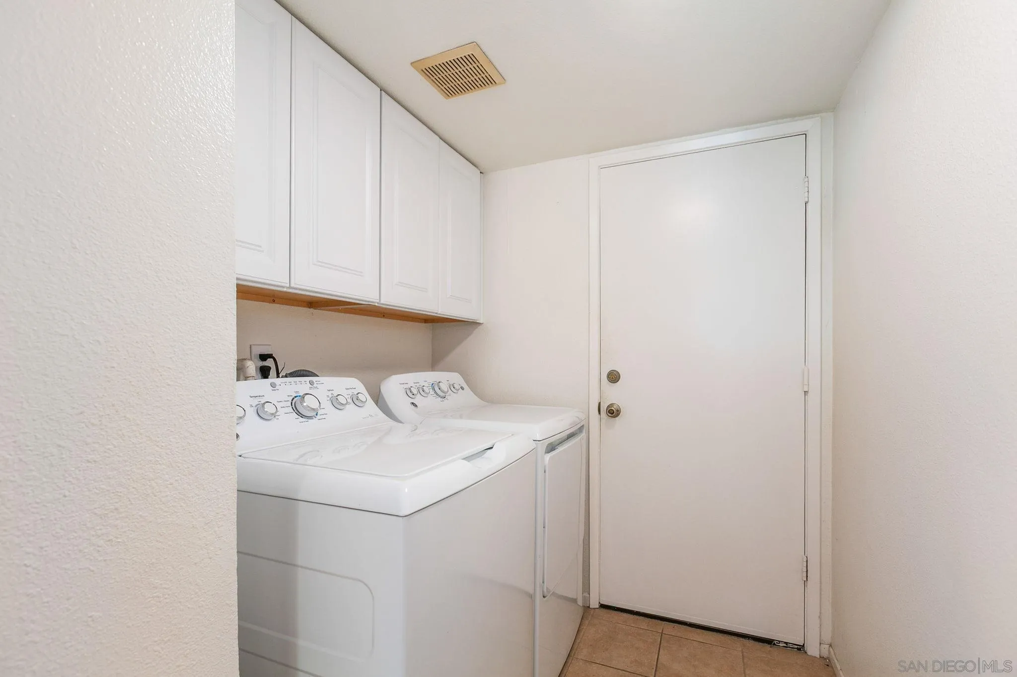 4468 Inverness Drive Oceanside, CA 92057 - Photo 21 of 29 a utility room with dryer and washer