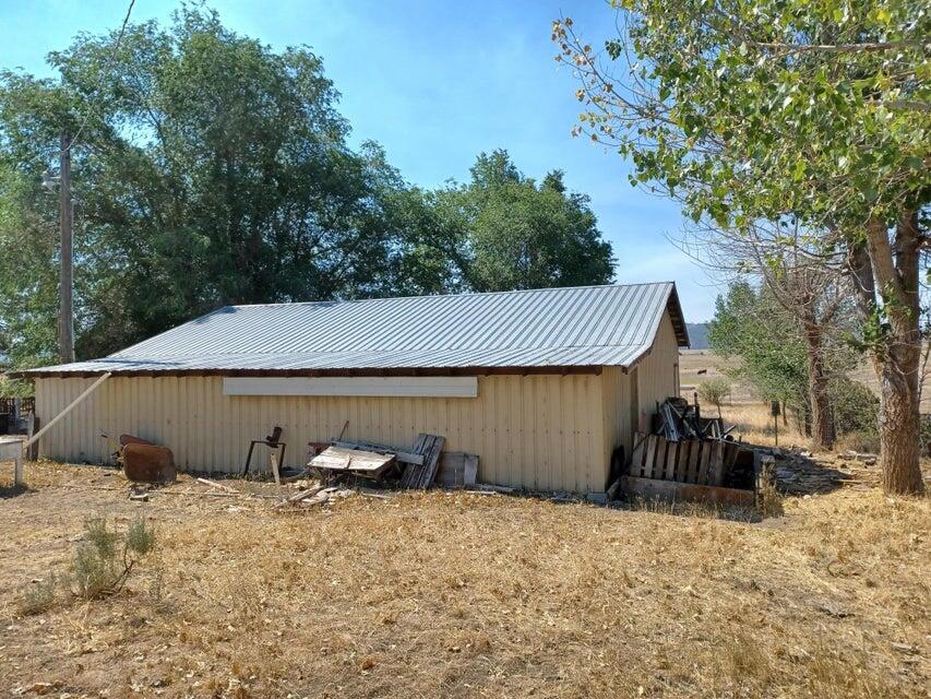 557-435 Center School House Road Bieber, CA 96009 - Photo 15 of 24 a backyard of a house with table and chairs