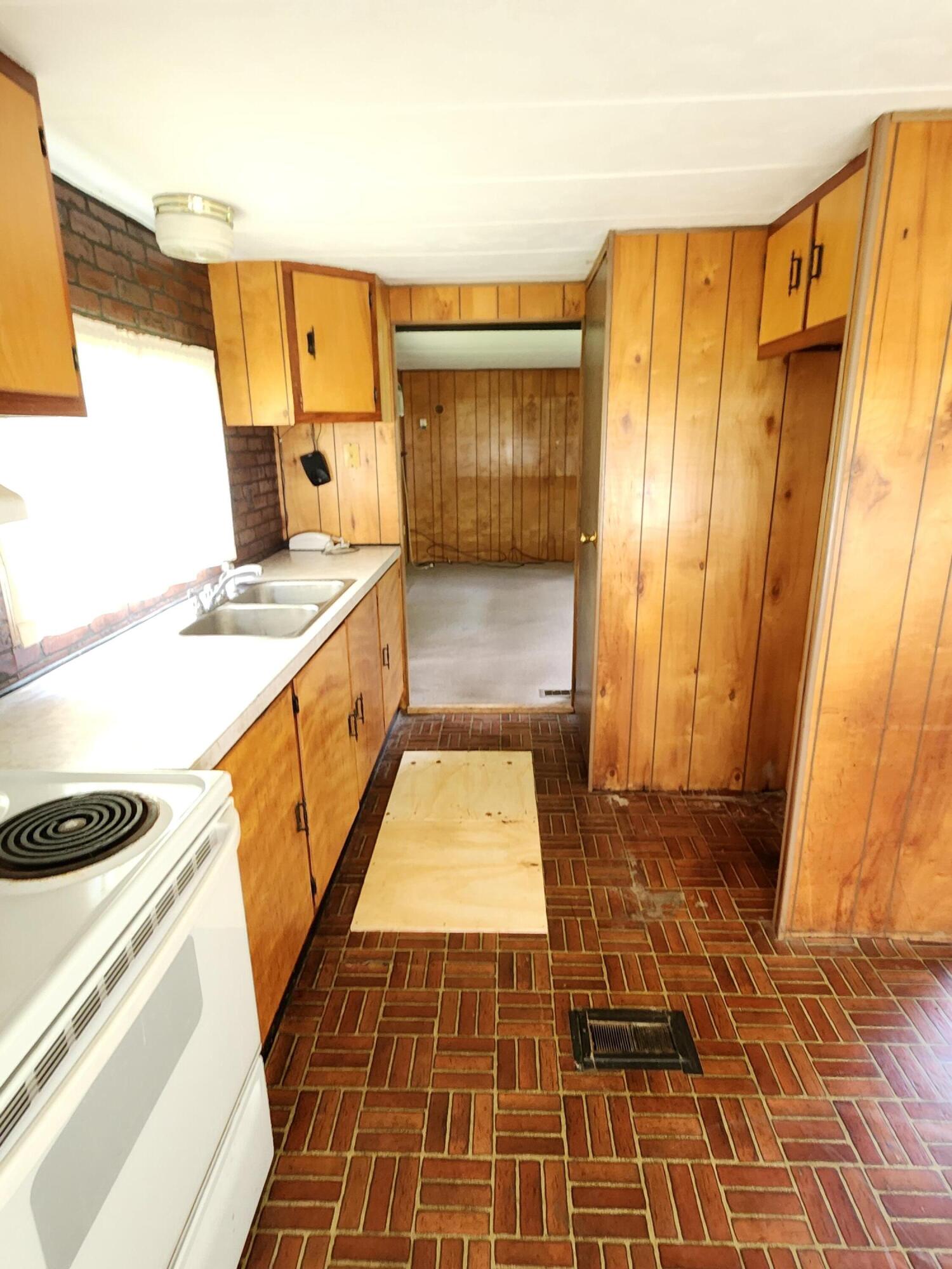 526 Abbott Road Winslow, ME 04901 - Photo 8 of 27 08