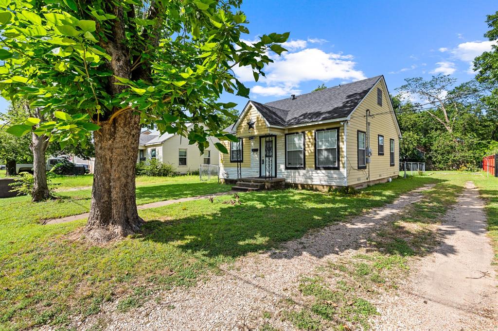 1212 Lewis Street Waco, TX 76705 - Photo 2 of 12 a front view of a house with garden