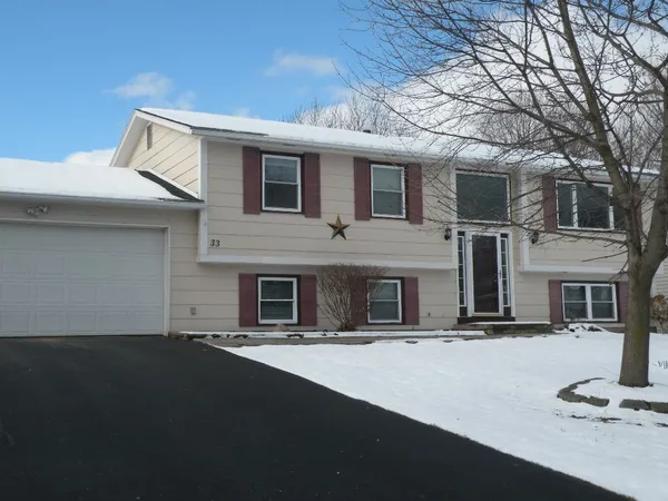 $297,700 | 33 Groveview Circle, Greece, NY 14612