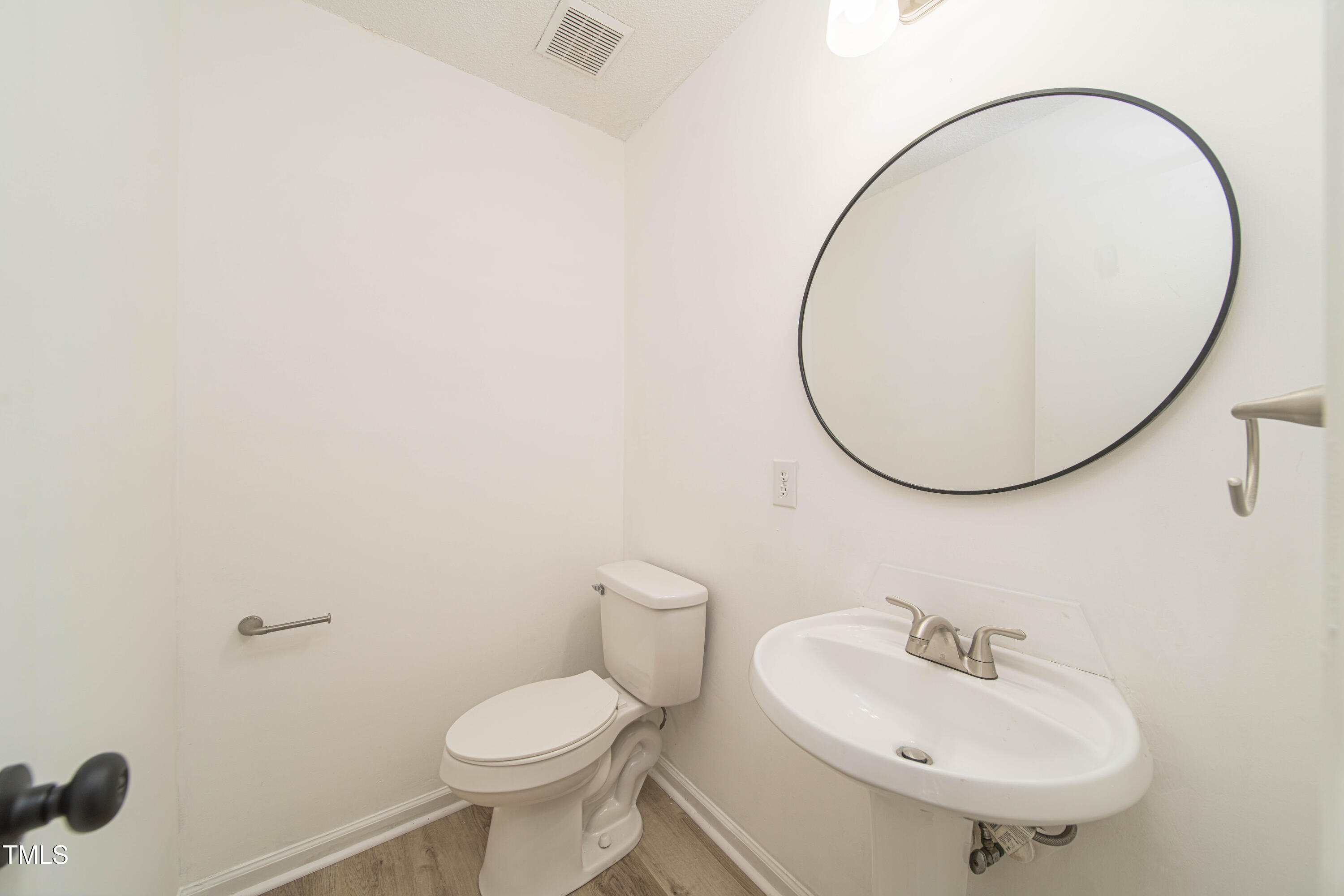 4258 Kaplan Drive Raleigh, NC 27606 - Photo 5 of 20 KFK00005-Edit