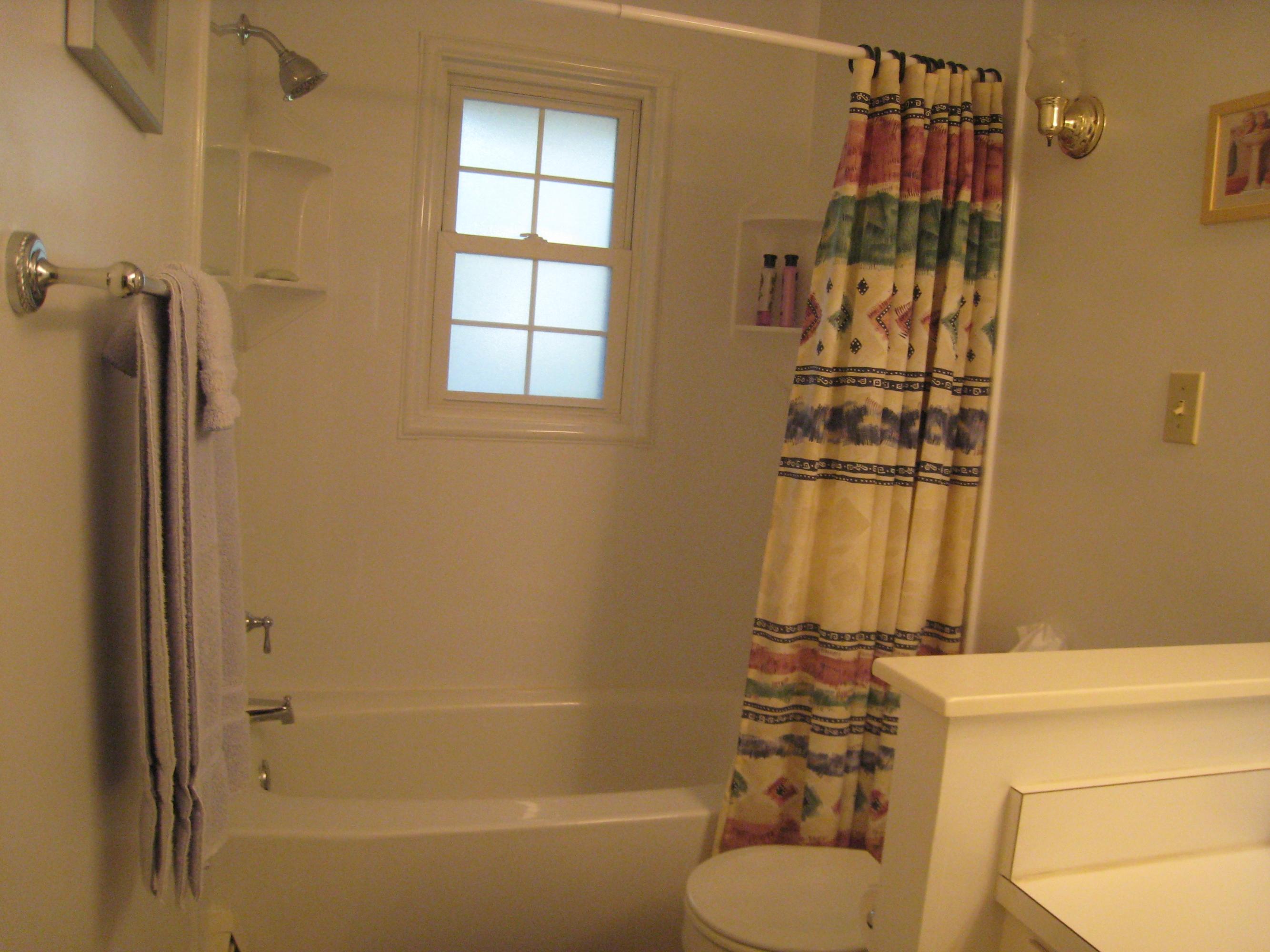 3429 Halevan Road Roanoke, VA 24018 - Photo 32 of 38 Bath Hall 1