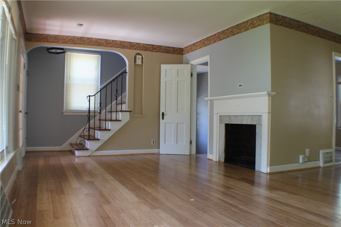 1079 Elbon Road Cleveland Heights, OH 44121 - Photo 4 of 29