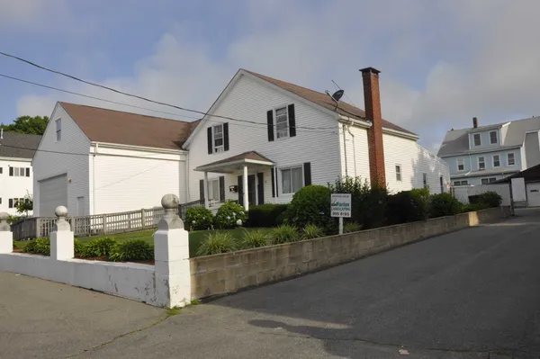 $4,000 | 61 Belleville Road, New Bedford, MA 02745