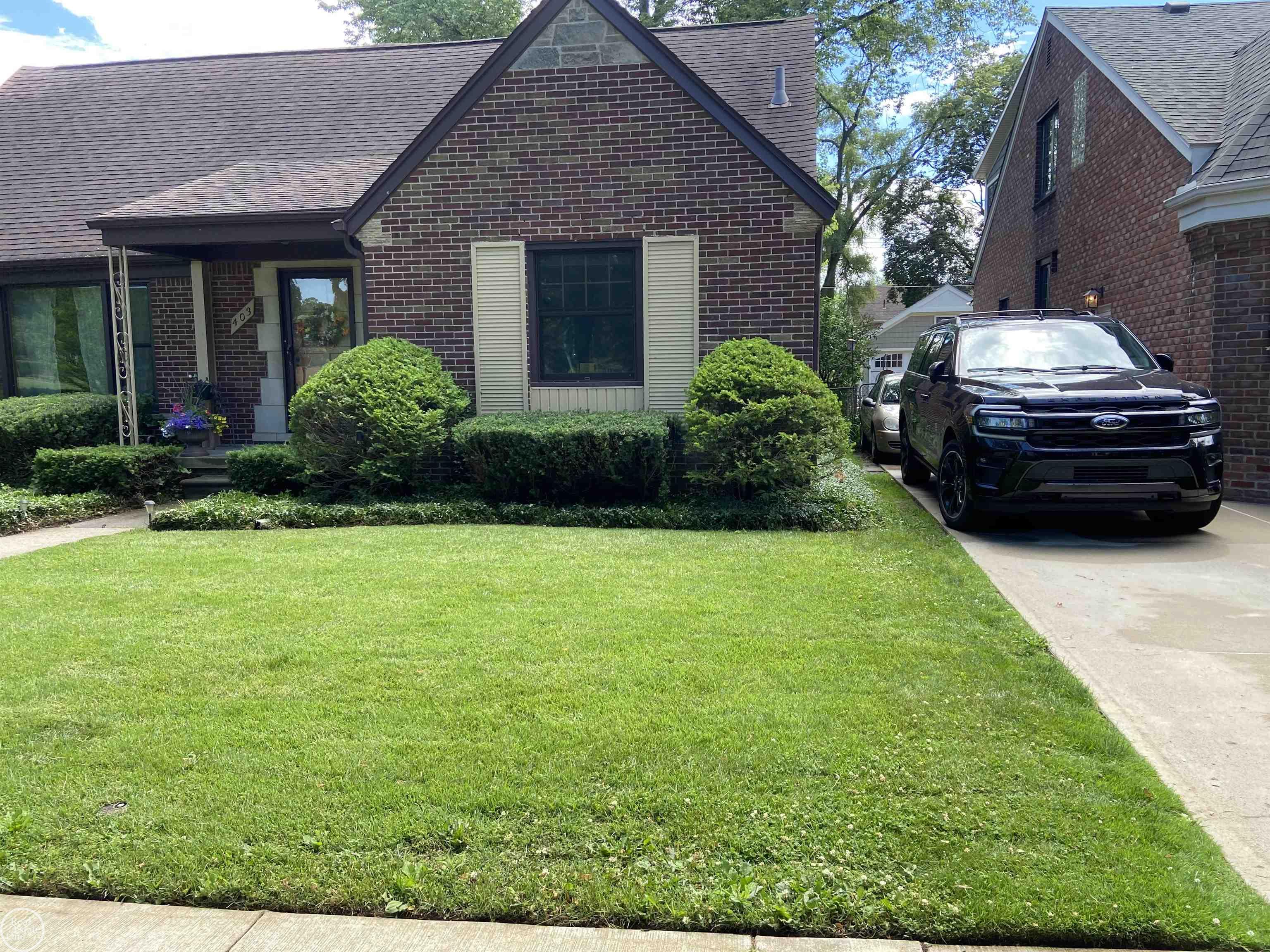 403 Cloverly Road Grosse Pointe, MI 48236 - Photo 30 of 32 50113687-29.JPG