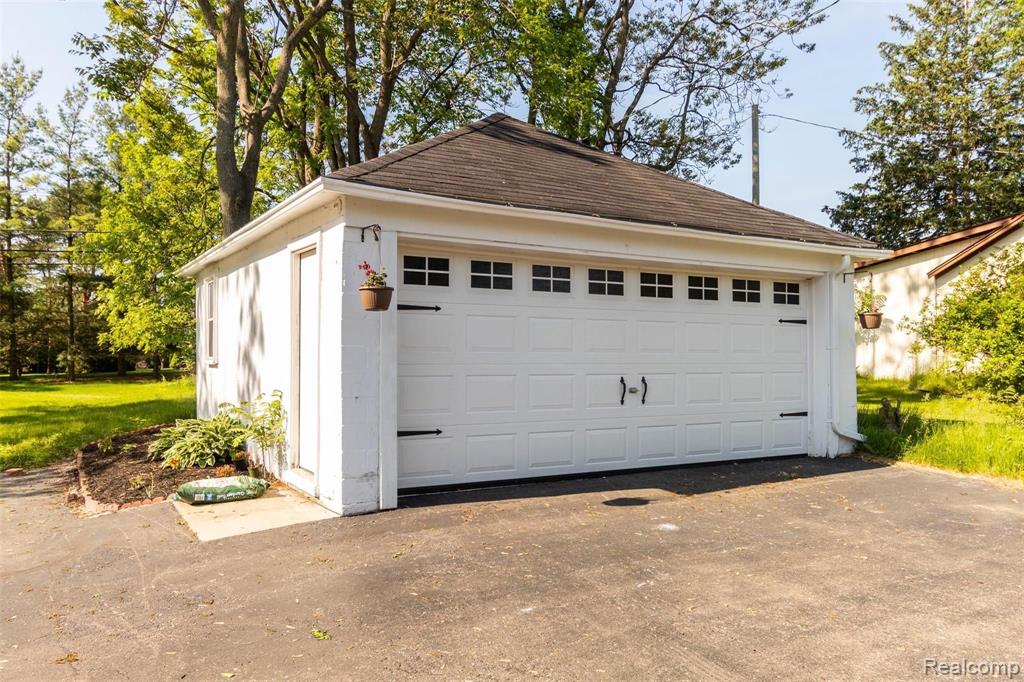 28115 Six Mile Road Livonia, MI 48154 - Photo 33 of 38