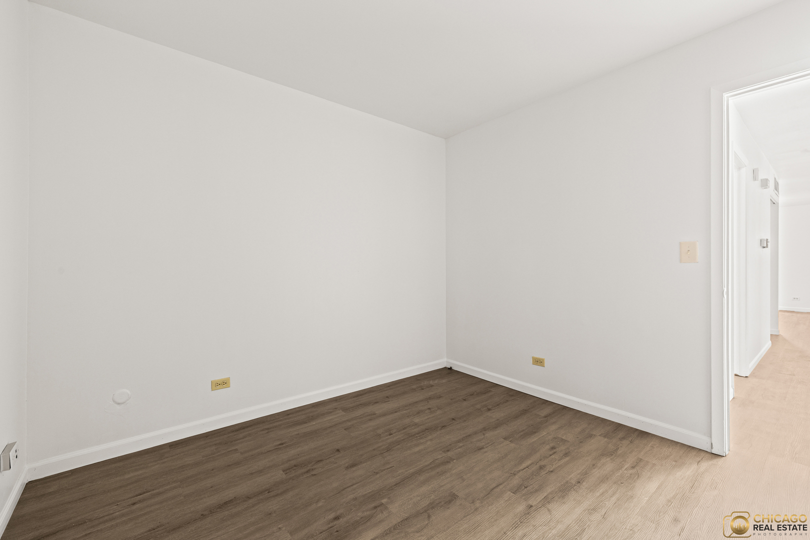 142 Cloverleaf Road Matteson, IL 60443 - Photo 20 of 22 an empty room with wooden floor