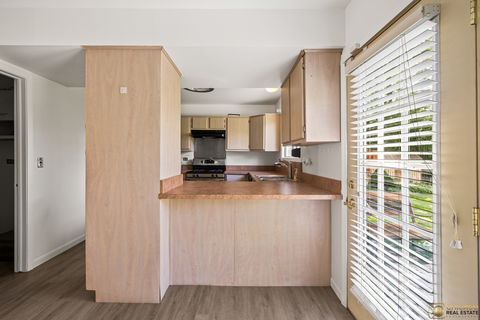 142 Cloverleaf Road Matteson, IL 60443 - Photo 9 of 22 a kitchen with kitchen island a counter top space a sink and appliances