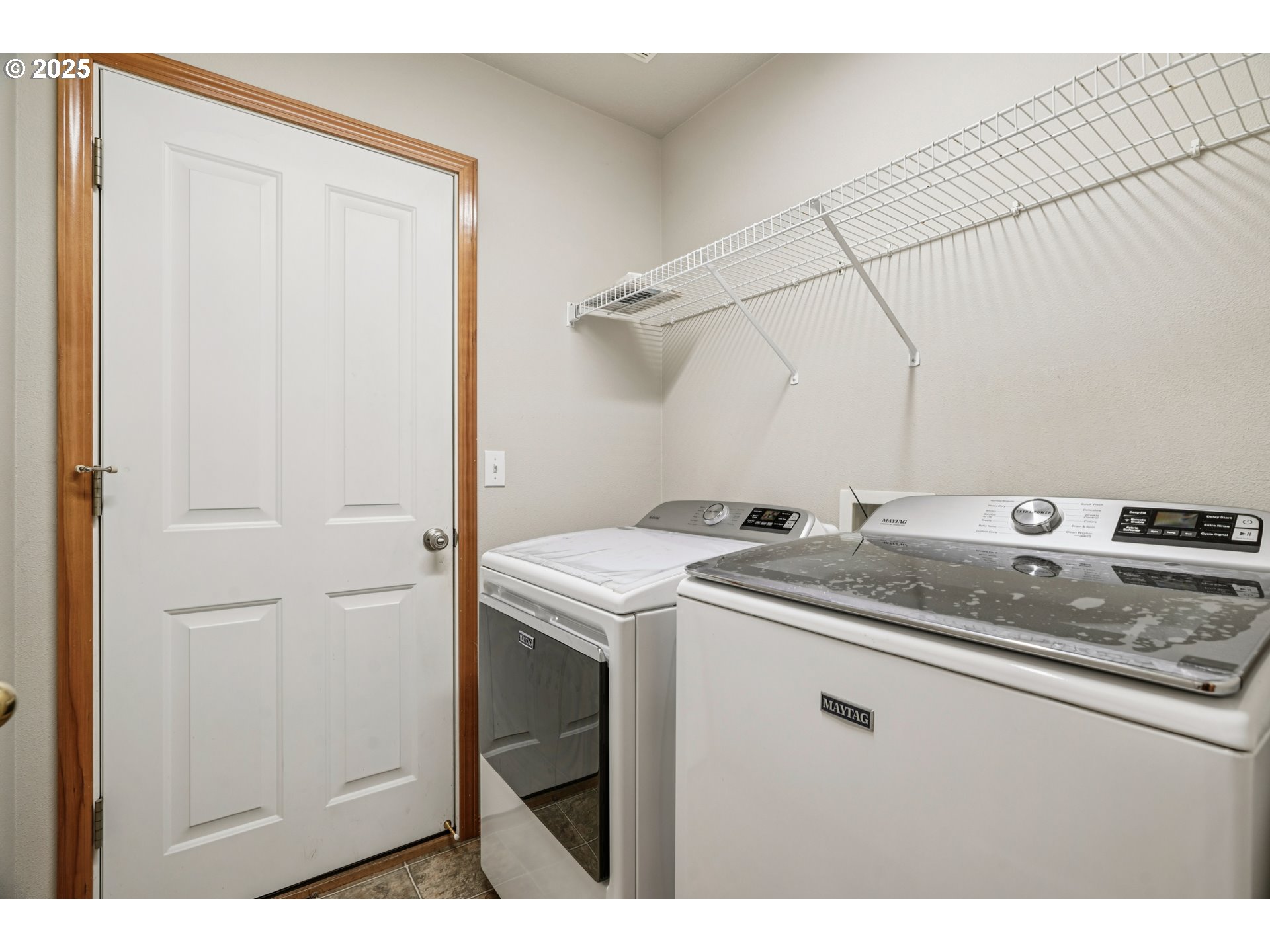 2892 Southeast Rosefinch Place Gresham, OR 97080 - Photo 16 of 37 a utility room with dryer and washer