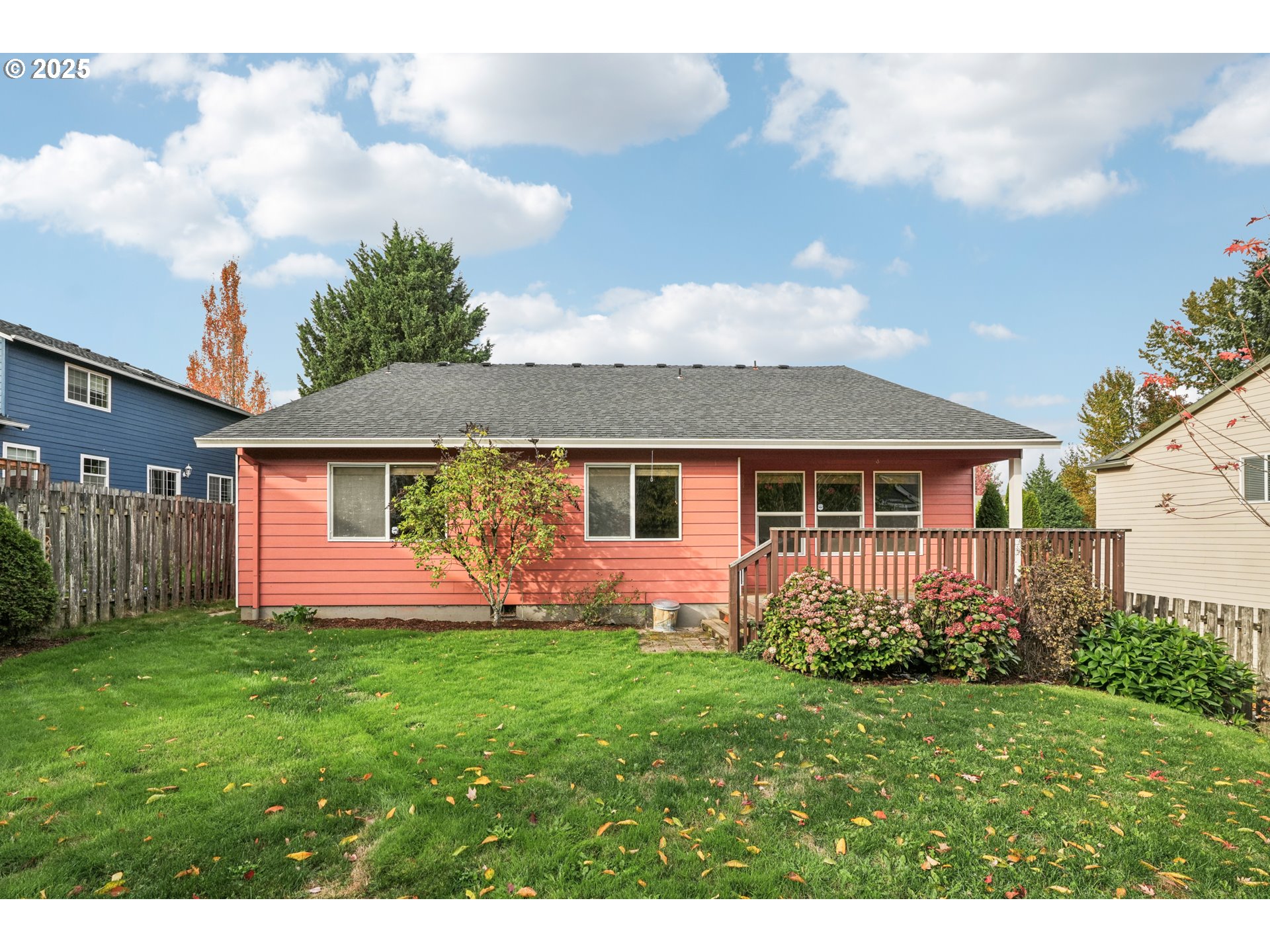 2892 Southeast Rosefinch Place Gresham, OR 97080 - Photo 33 of 37 a front view of a house with a garden and yard