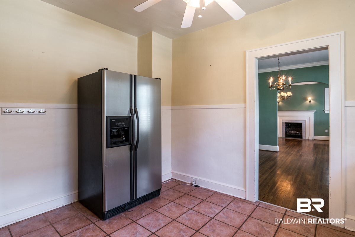 1908 Old Government Street Mobile, AL 36606 - Photo 12 of 32 Kitchen w/eat in area