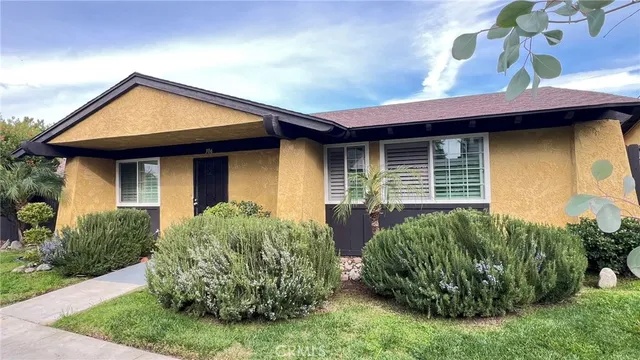 $398,000 | 306 East Thornton Avenue, Hemet, CA 92543