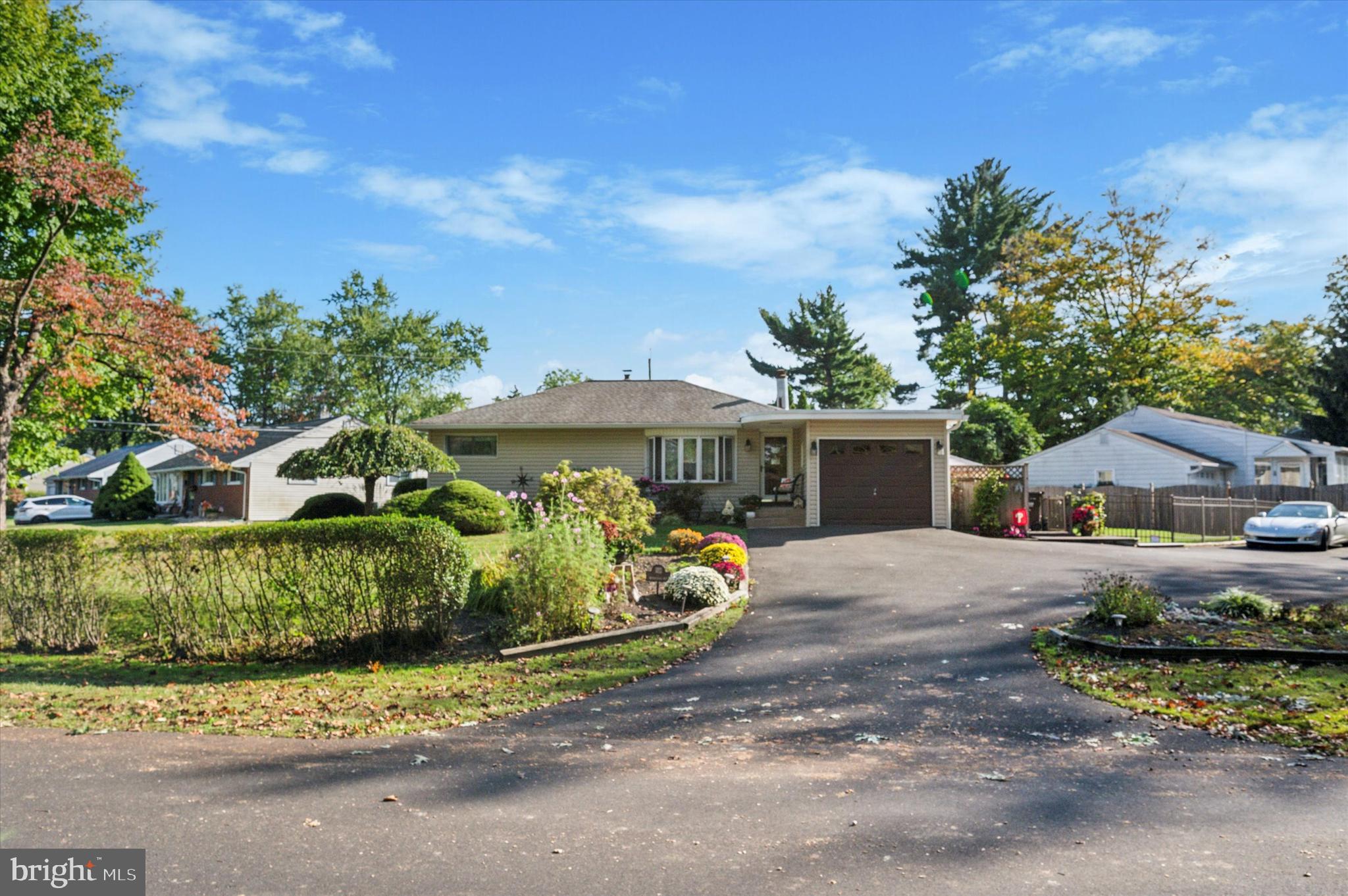 603 Winding Road Hatboro, PA 19040 - Photo 2 of 25